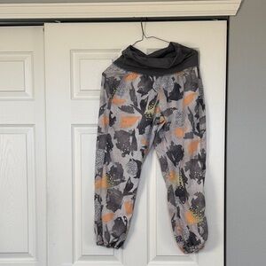 Stylish women’s super cute maternity pants. Printed Bottoms - Gray and Orange